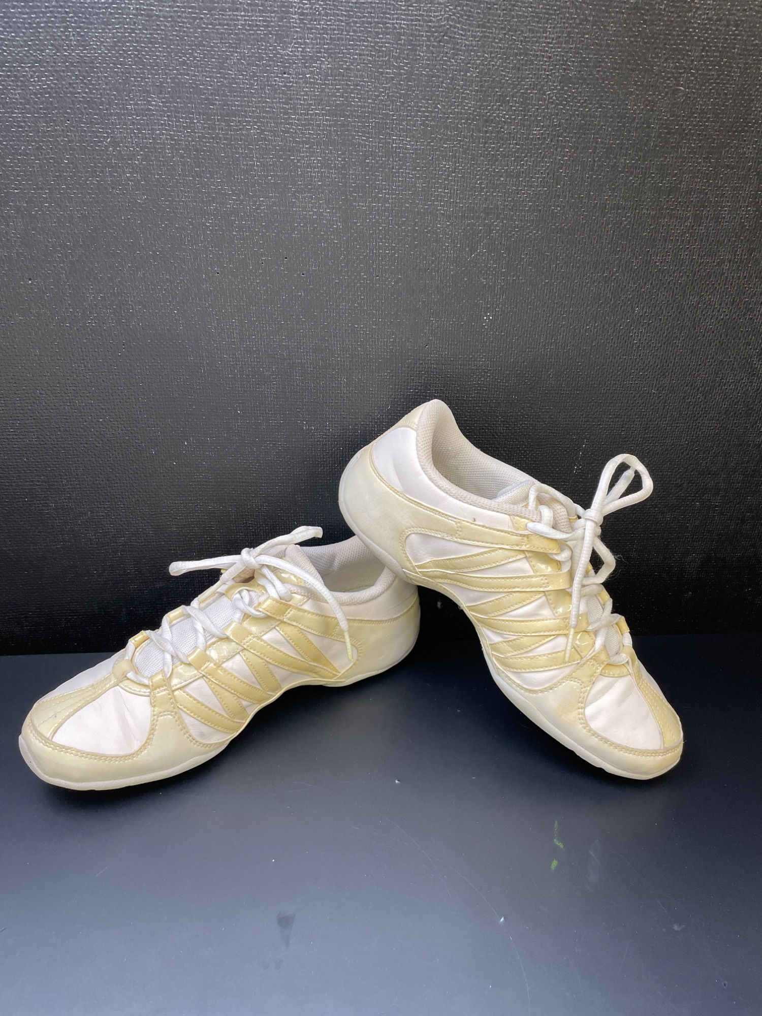 Nike Women's White/Beige Sneakers/Cheer Shoes Size 8 SKU 5487
