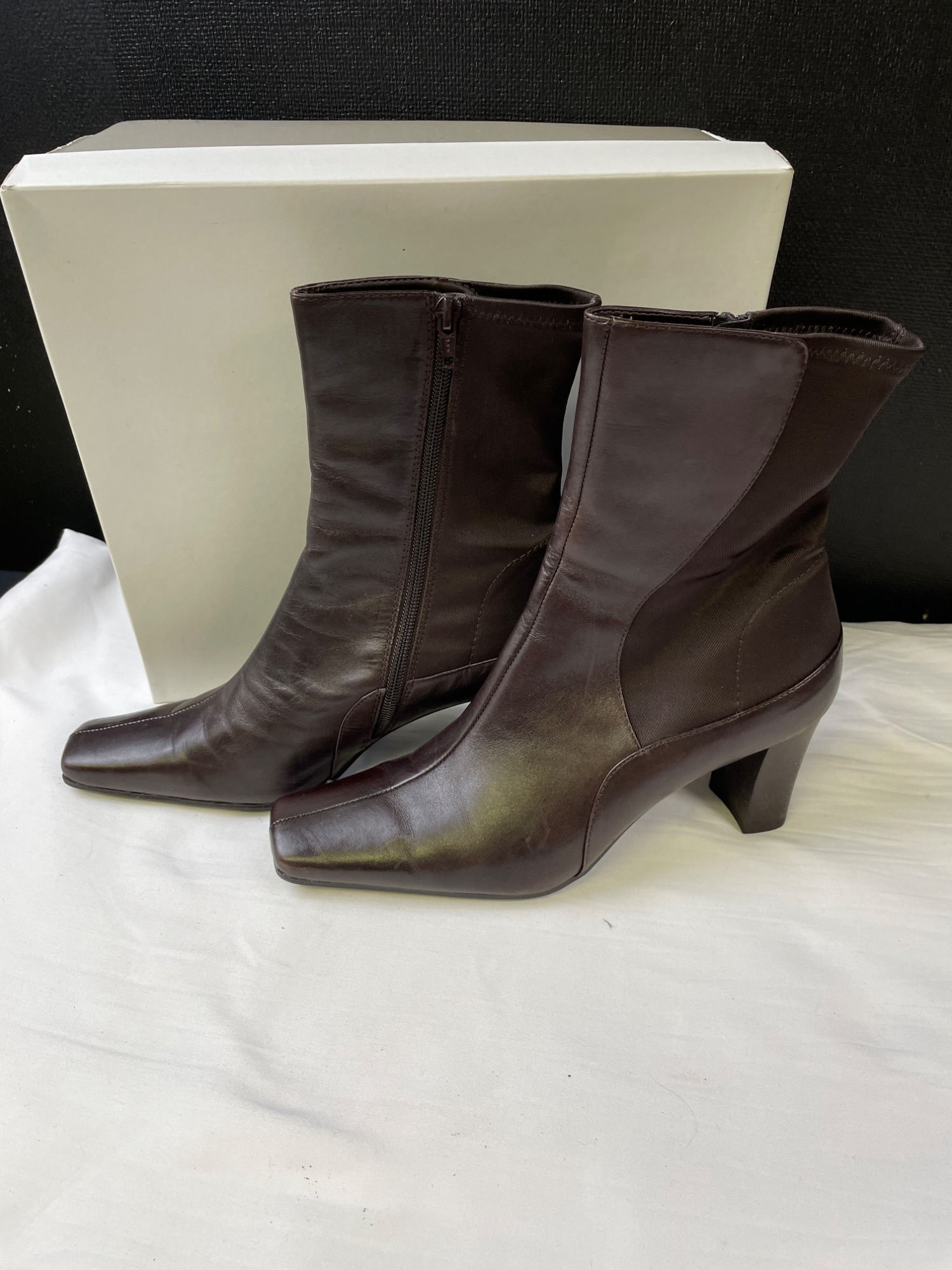 Liz Claiborne Women's Brown Shoes/ Ankle Boots Heel 2.75" Size 9 SKU 3450