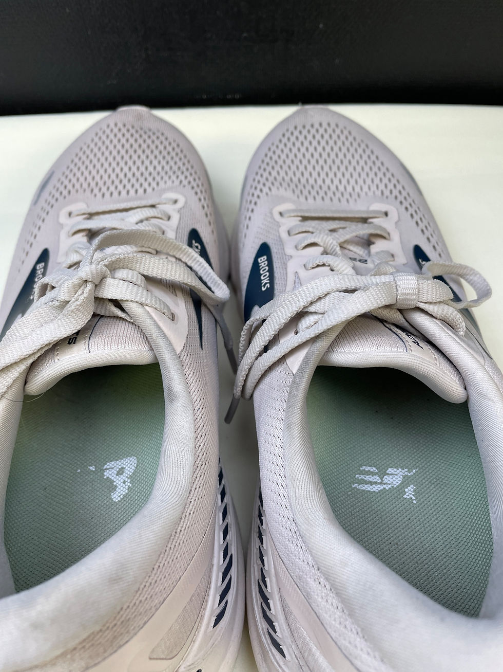 Thumbnail: Brooks Men's Tan / Blue Running Shoes/ Sneakers Size 10 SKU 5564