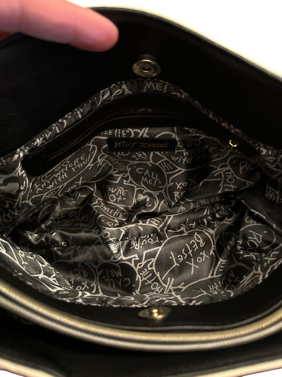 Thumbnail: Betsey Johnson Womens Black Beige Heart Quilted Handbag clutch SKU 6940