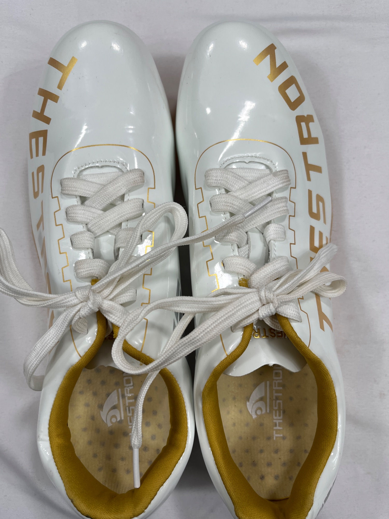 Thestron SKU 360 Mens White Athletic Spiked Track Shoes Size 8