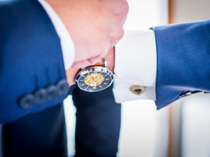 Photographe de mariage Rennes. Manche de costume du marié