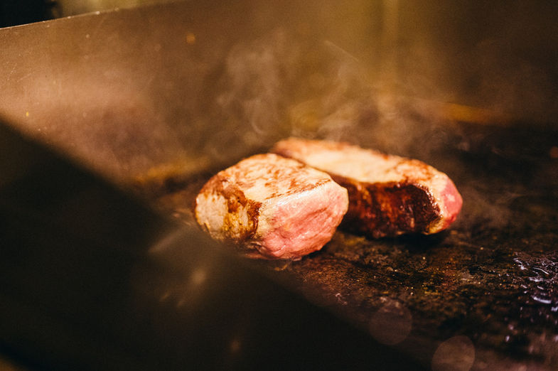 Steak auf dem Grill im Heiliggeist Restaurant Mainz