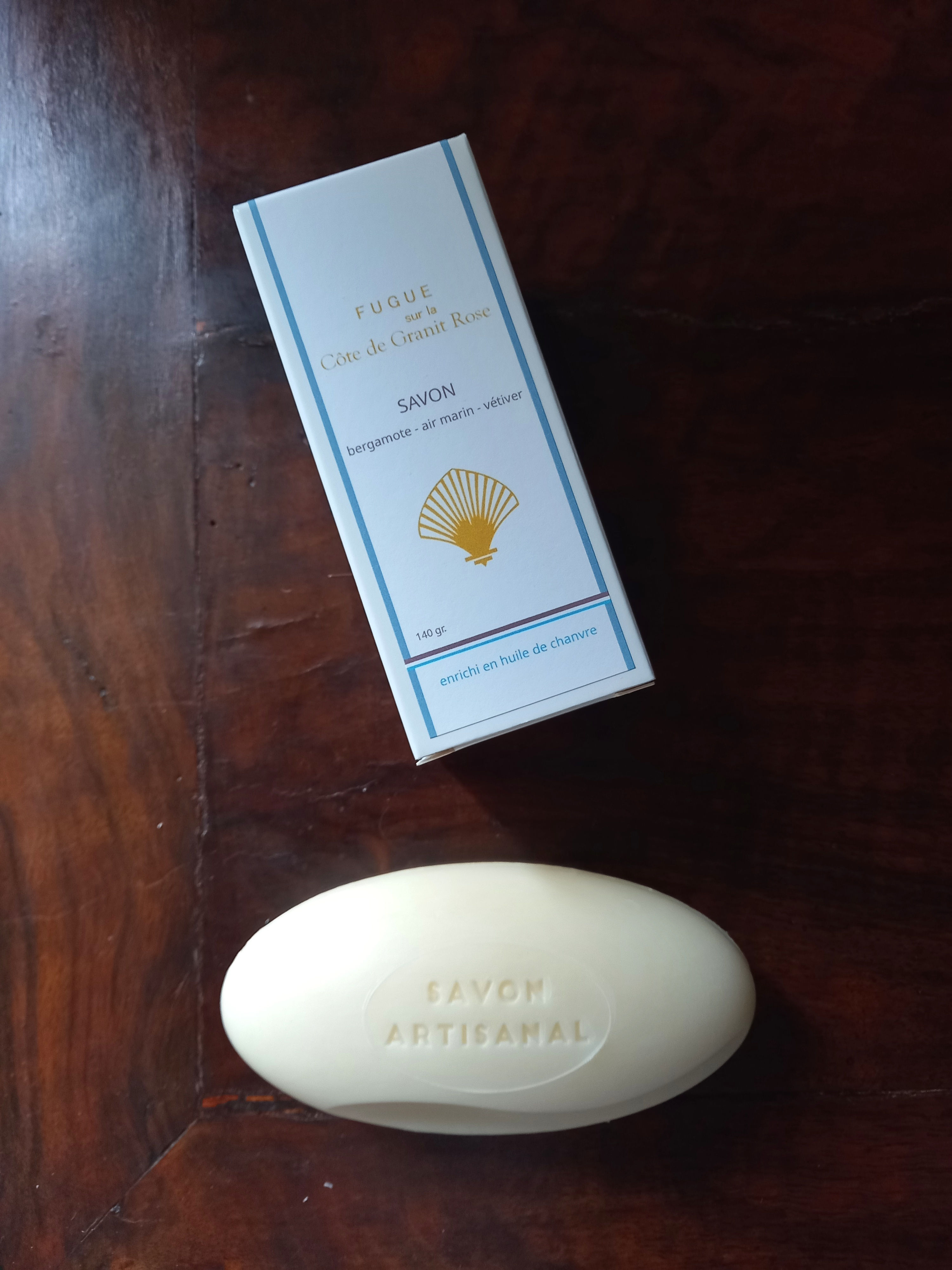 Savon FUGUE sur la Côte de Granit Rose bergamote air marin vétiver