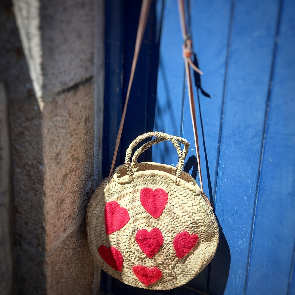 Miniaturbild: Panier rond brodé coeurs