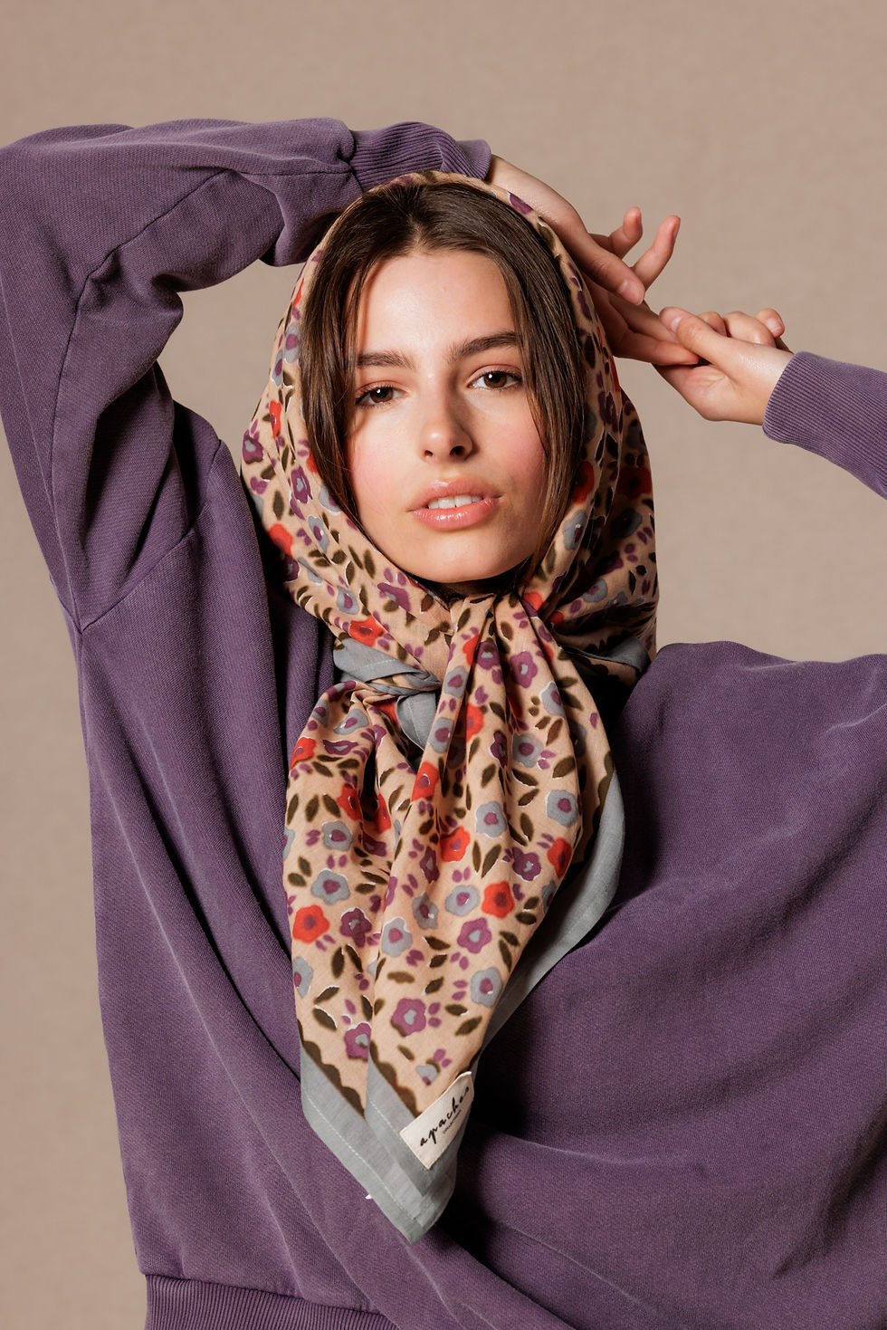 Thumbnail: Grand foulard lison macadamia Apaches Collections