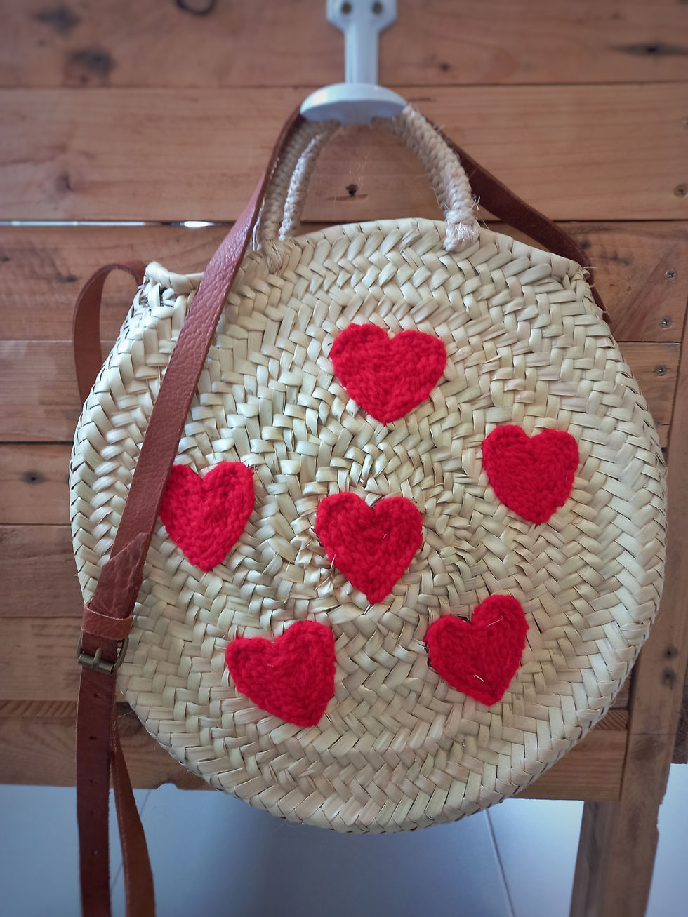 Miniaturbild: Panier rond brodé coeurs