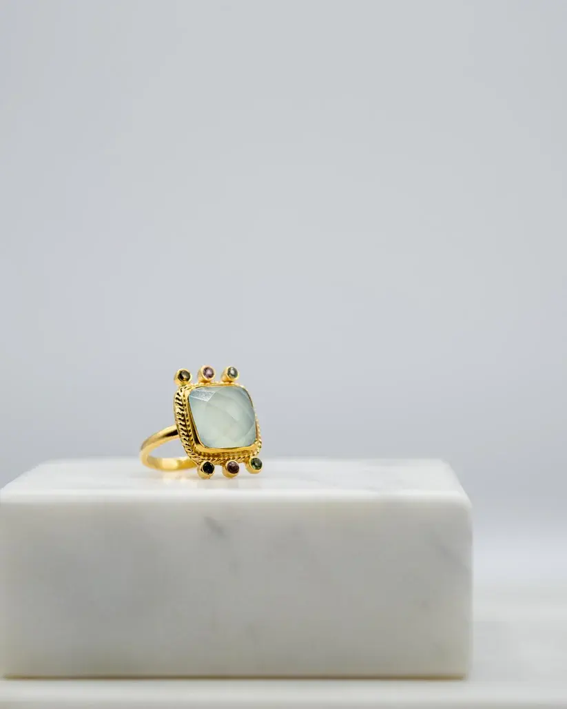 Miniature : Bague en vermeil et calcédoine carrée