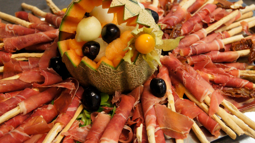 Schinken, Melone, Grissini: Leckere Vorspeise