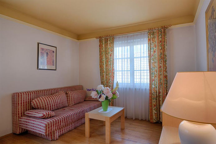 Zimmer Hotel Post. Gemütliche Couch