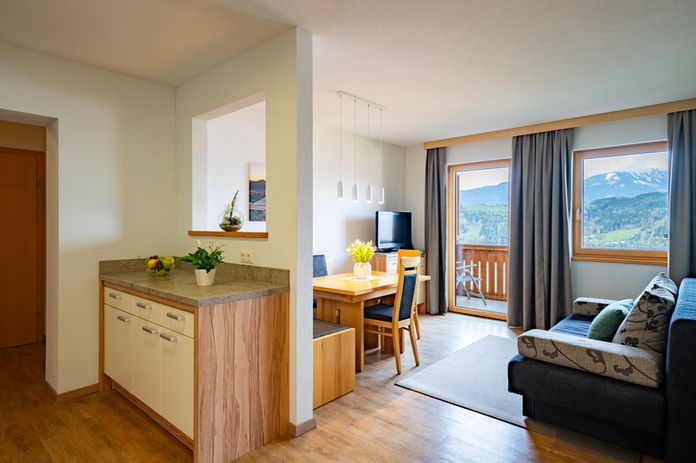 Modern eingerichtete Ferienwohnung mit Balkon und Bergblick