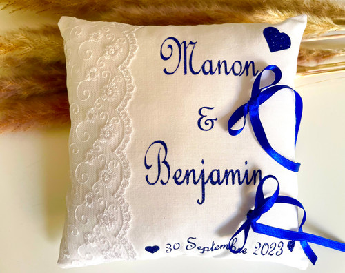 Zerodis Coussin Oreiller Porteur De L'anneau De Mariage Avec Décoration De Bowknot Double Coeur Ruban Décoratif Romantique Cérémonie De Mariage Partie Maison Decor(Blanc