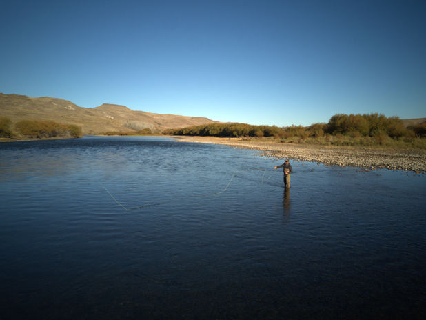 A short 5-minute drive from Rinconada Lodge there is an eight-kilometer stretch of Río Collón Cura where guests will have the freedom to wade it