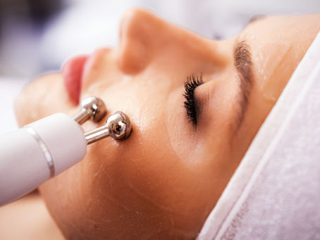Your New Skincare Workout: The Buzz About Microcurrent Face Lifting |Devices