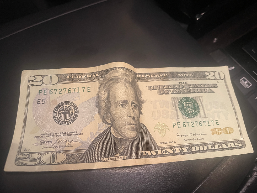 アメリカ人のお客様にチップを頂きました。ドルで、最初は１ドルかなって思ったら２０ドル！思い出にとっておきます。