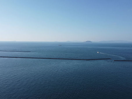 愛媛県の三津浜 松山港 タクシー観光中に空撮が可能思い出の空撮動画当事者も撮影できます。