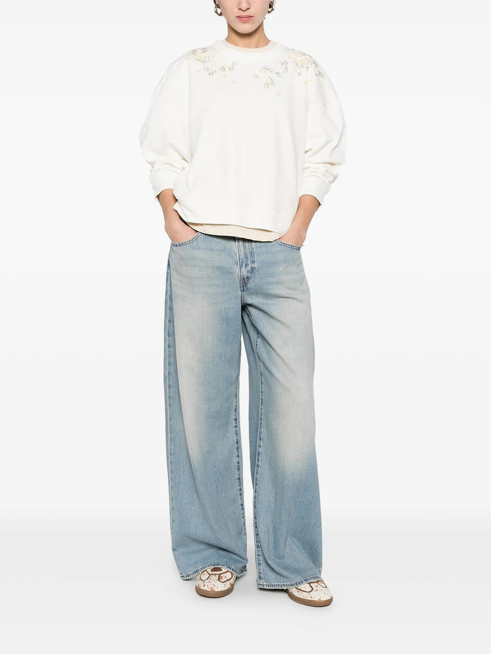 Thumbnail: TWINSET FELPA CON APPLICAZIONI A FIORI Art. 261TP202A