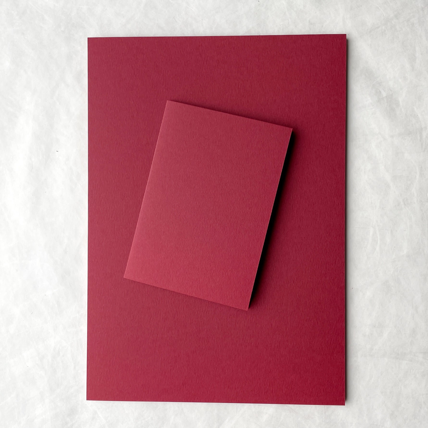 mat papier bordeaux