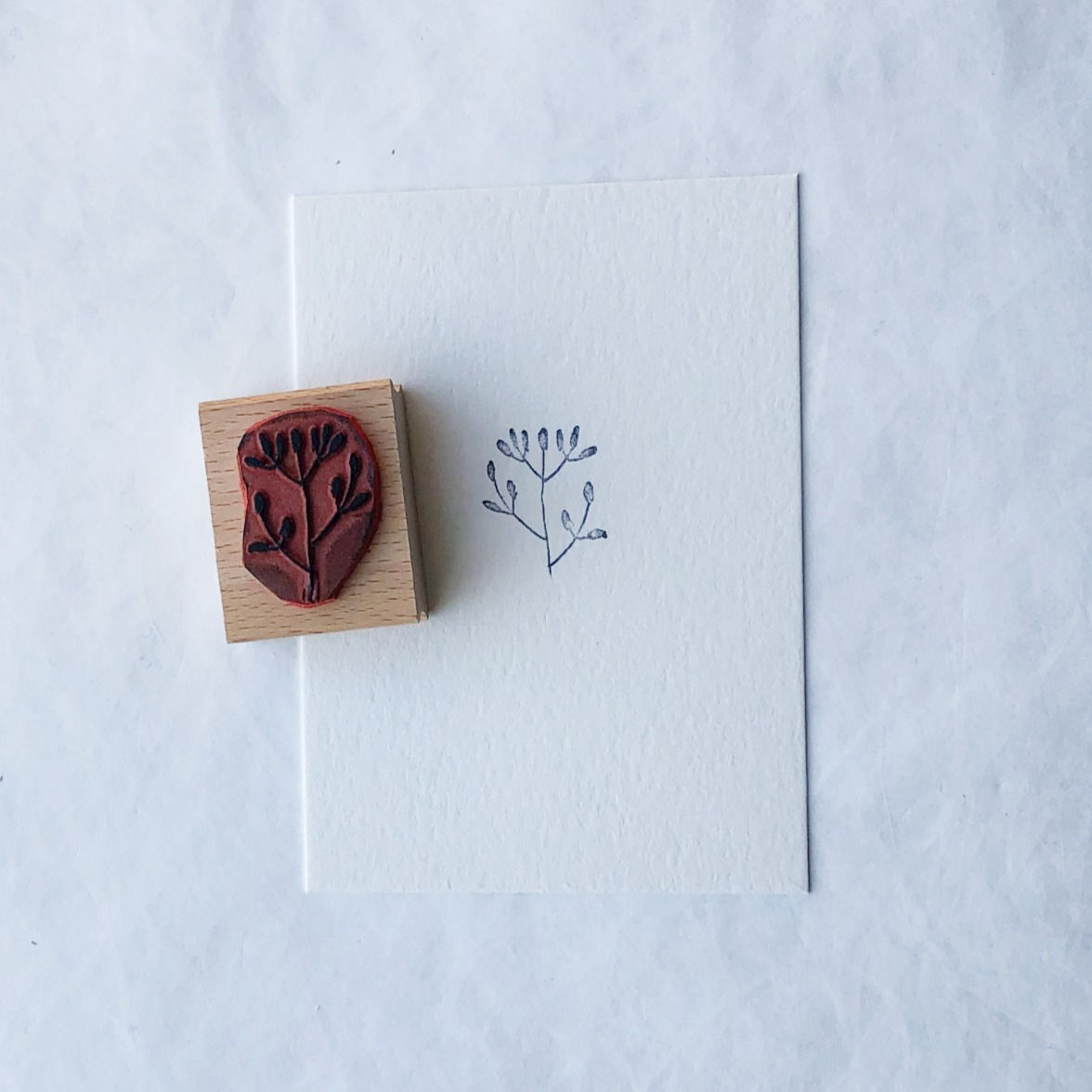 stempel 'tak met bladeren'