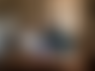 La famiglia si riunisce per confrontarsi e valutare insieme il valore della casa ereditata.