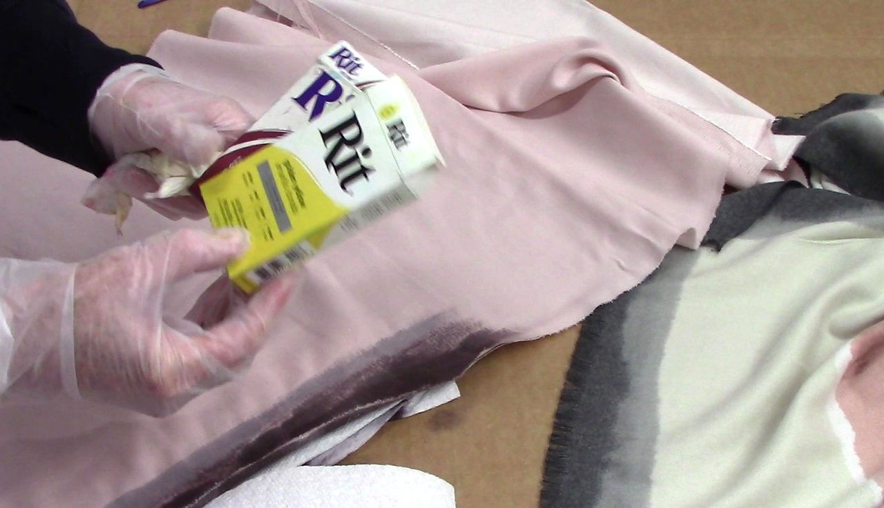 2 colors of fabric dye