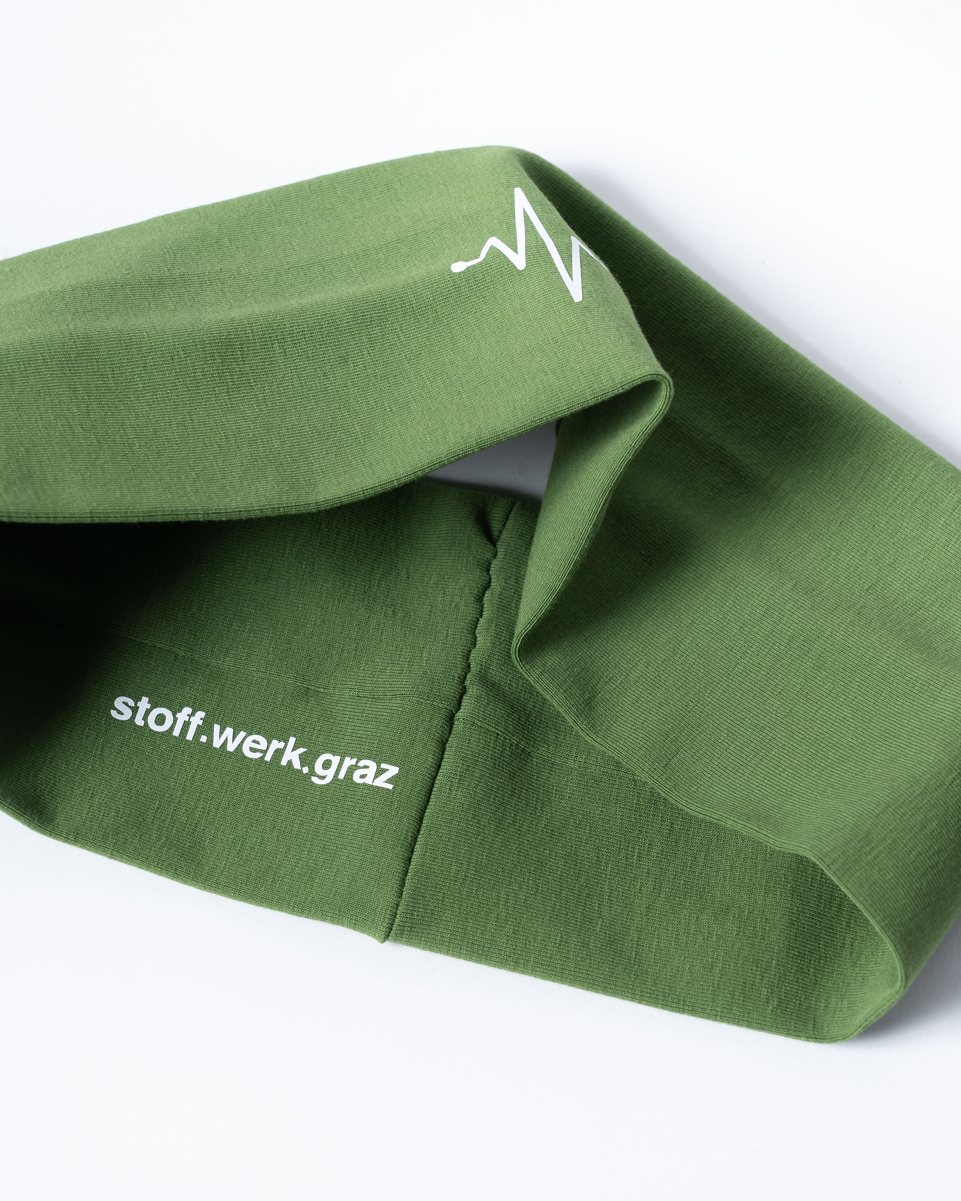 Stirnband in Grün mit weißem Logo