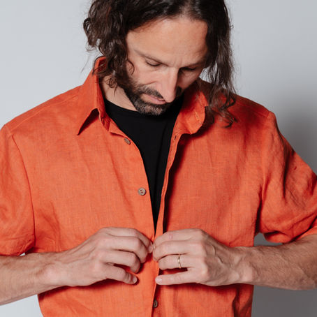 Herrenleinenhemd aus dem stoff.werk.graz