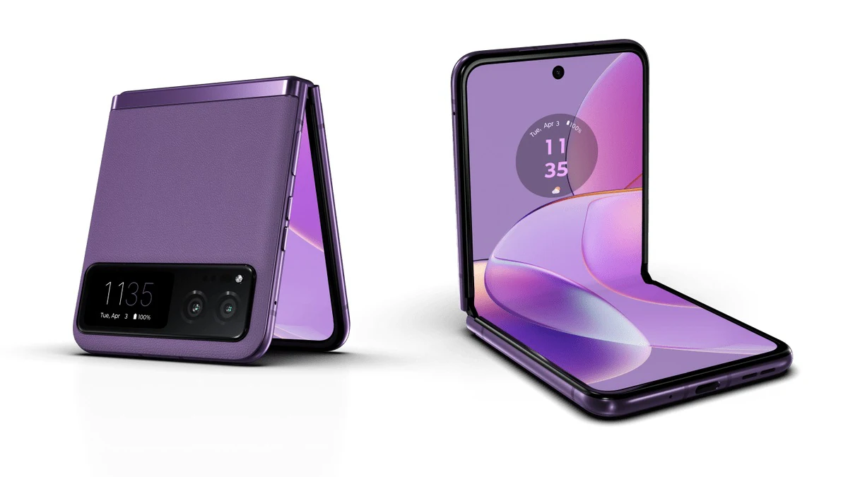 Motorola Razr 50 look