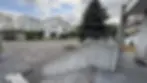 Gesamtansicht der Eingangstreppe mit auf der Brüstung montiertem Chromstahl-Handlauf in Bremgarten AG.