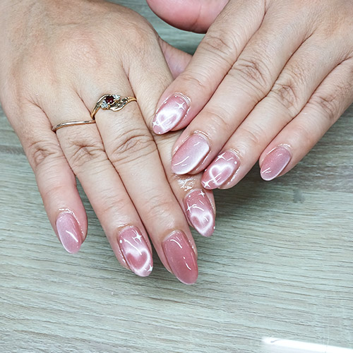 Cats eye glitter nails