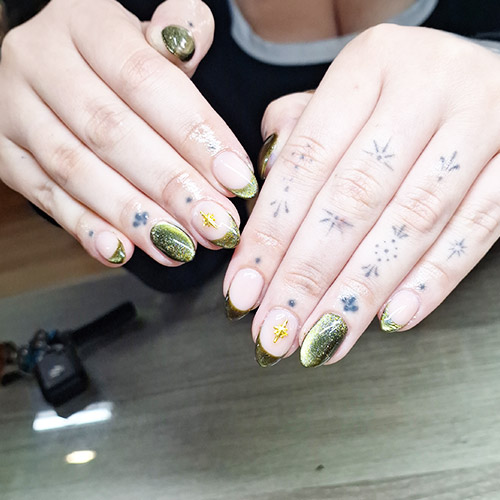 Glitter nail art on short nails