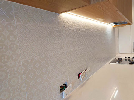 kitchen white splashback tiles