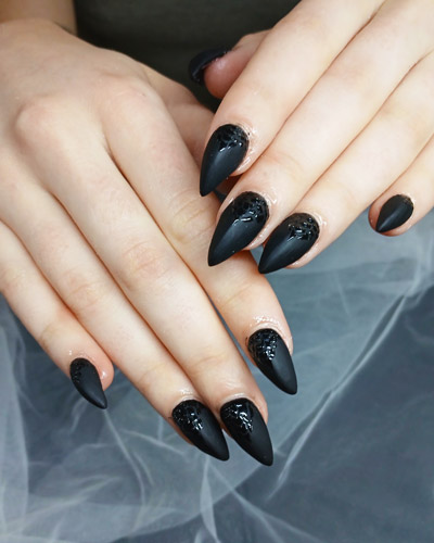 halloween manicure