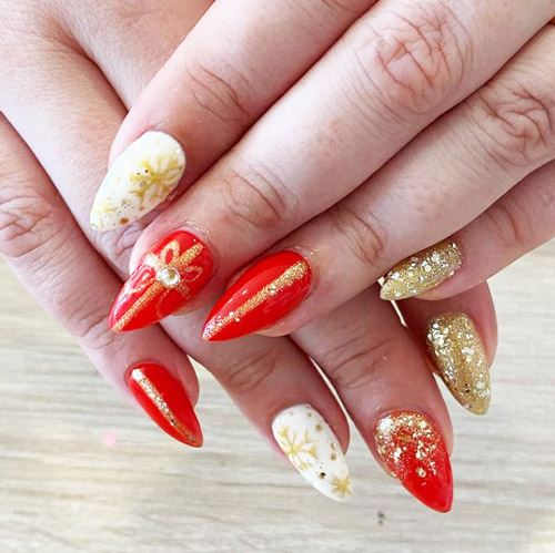 Christmas nails manicure with gold