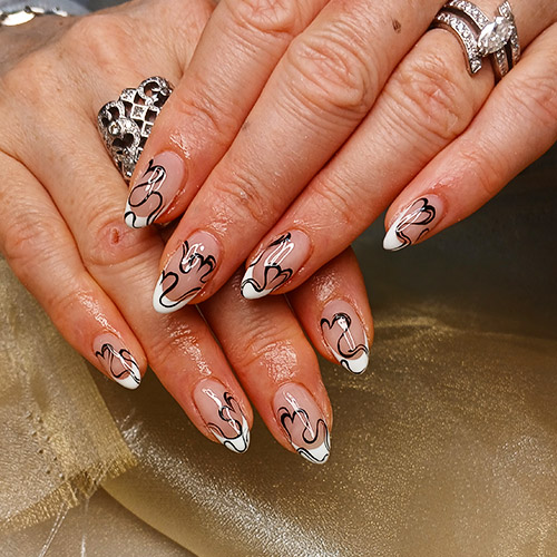 French tips manicure