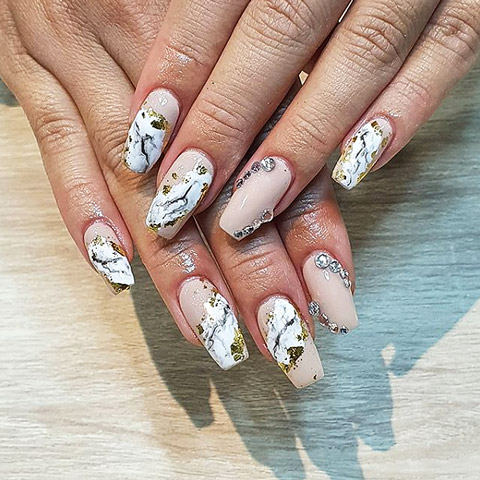 Gold marble nails