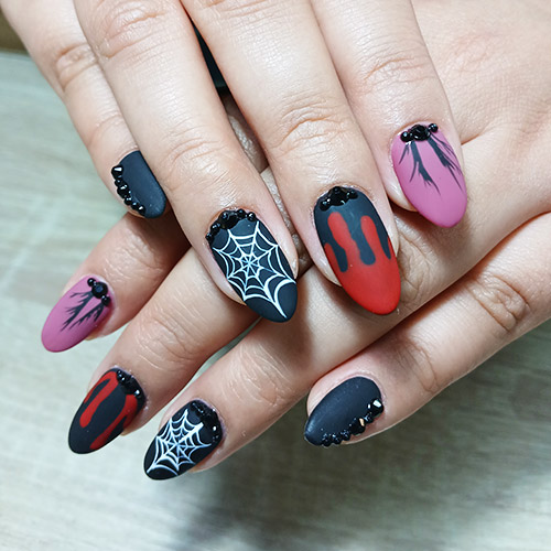 Halloween manicure