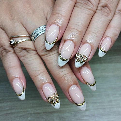 French tips nail extensions