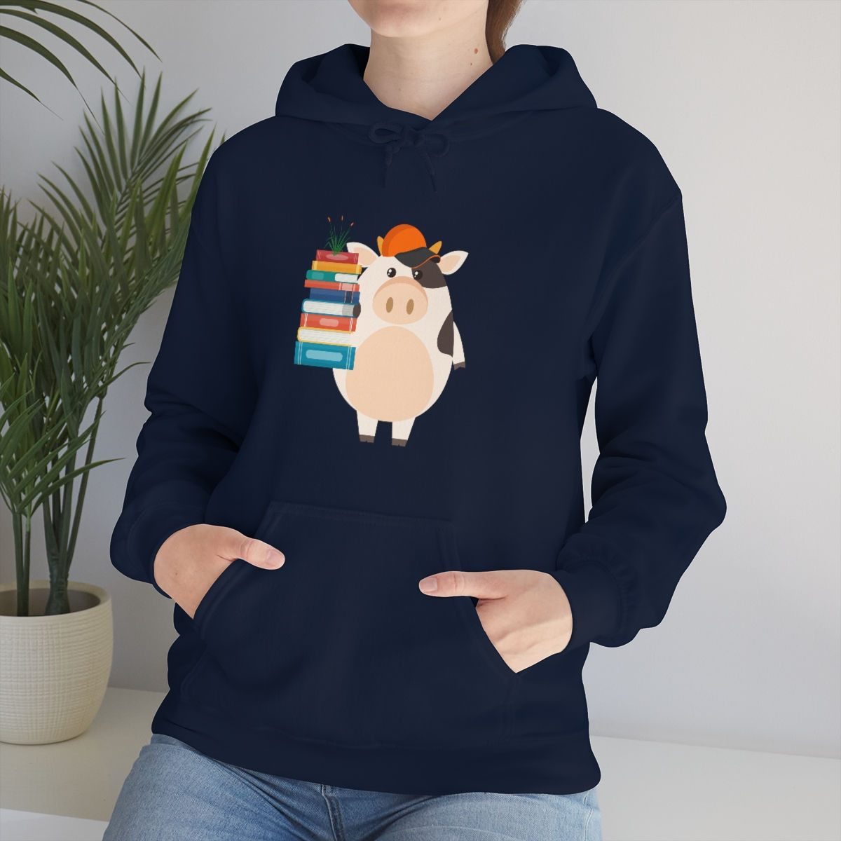 Cow Holding a Book Stack: Unisex Heavy Blend™ Hooded Sweatshirt