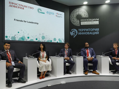Участники сообщества Friends for Leadership приняли участие в ВЭФ-2019