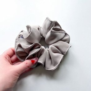 scrunchie-beige-discret.png