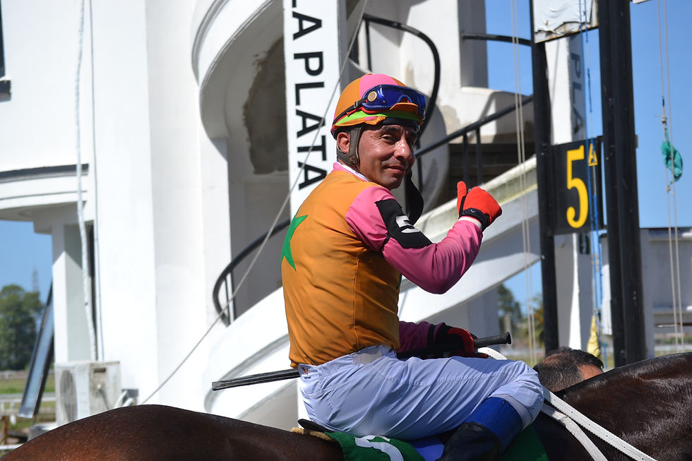 Sunny Thunder put a poor performance behind him and returned to form with a winning late rush