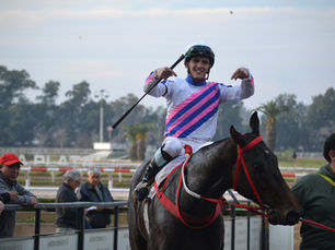 Juan Cruz Rivarola and Elenika: A Reunion Worth Its Weight in Gold