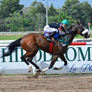Emely manejó los tiempos y dejó sin invicto en La Plata a La Meninha en el República de Chile