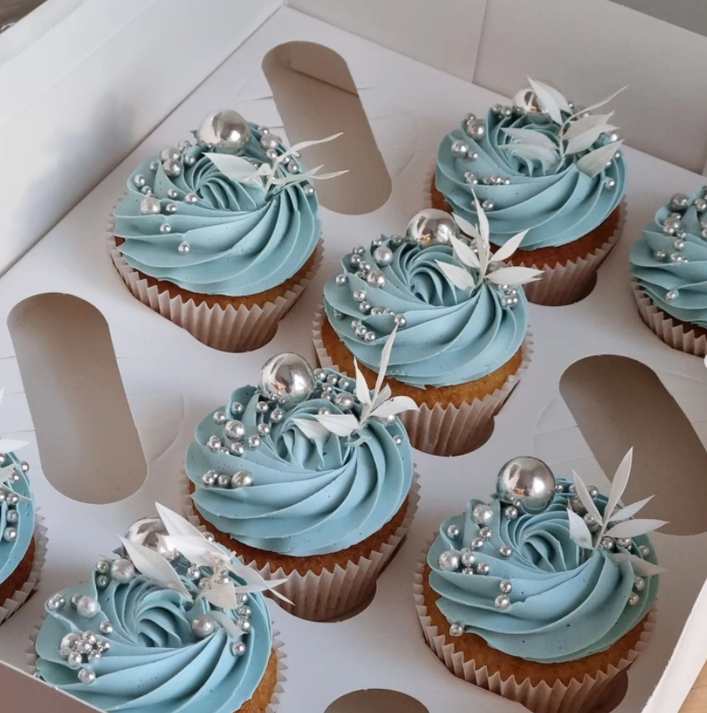 blue cupcakes
