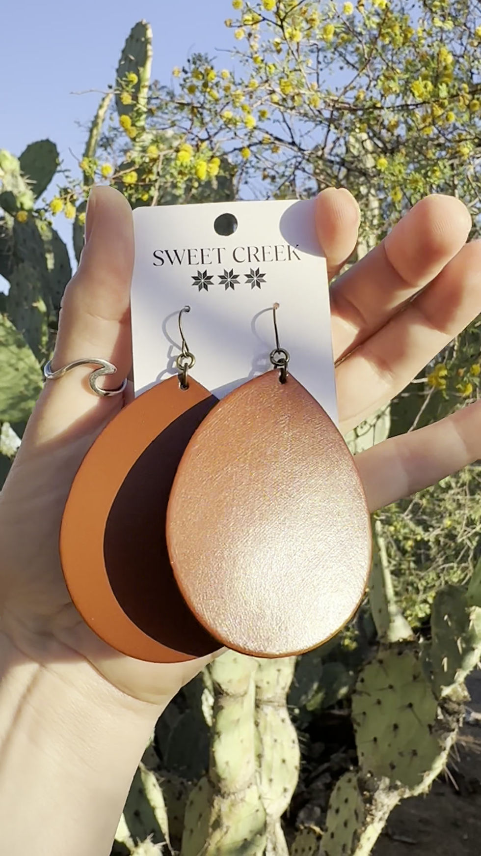 Thumbnail: Extra Large Teardrop Leather Earrings I Minimal Everyday Wear I Warm Brown
