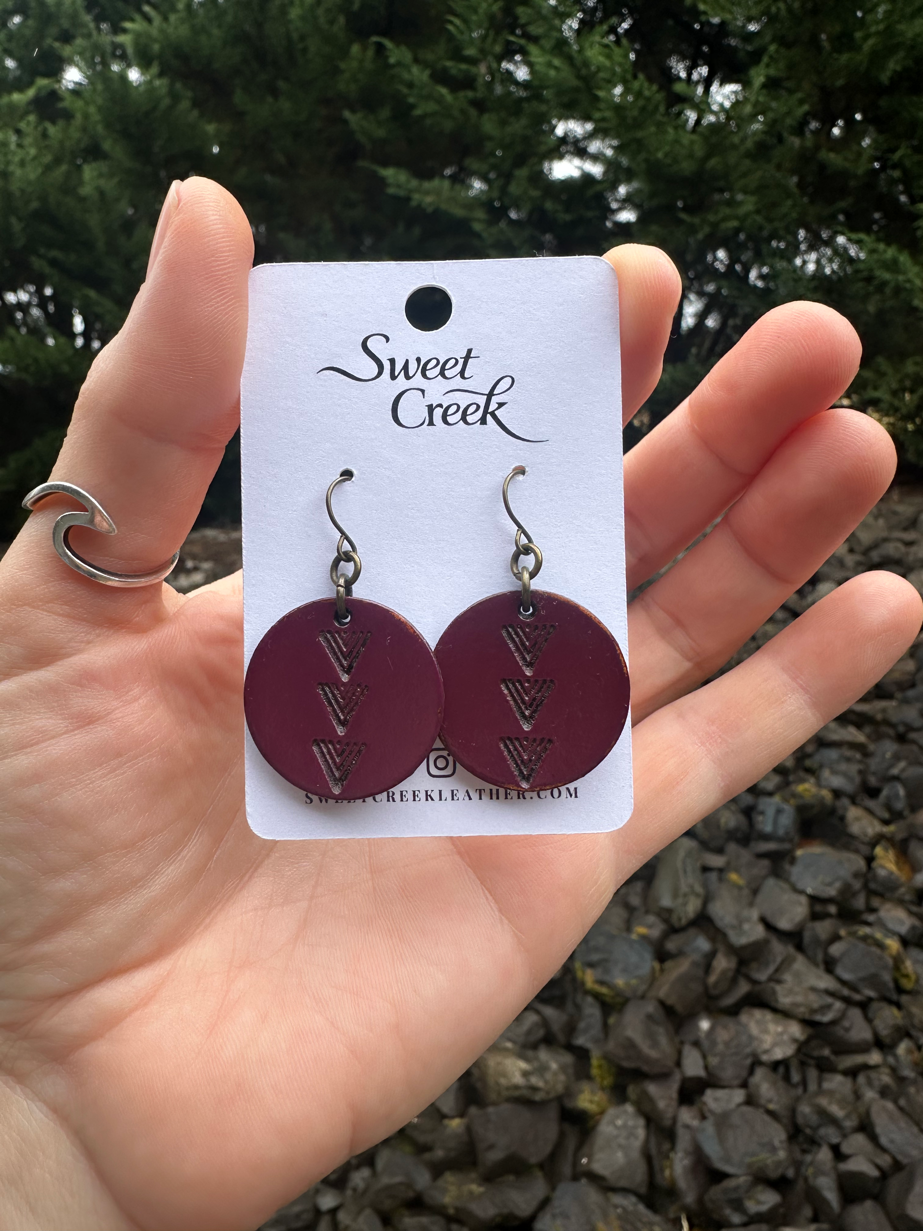 Mini Arroyo Leather Round Earrings I Dark Purple