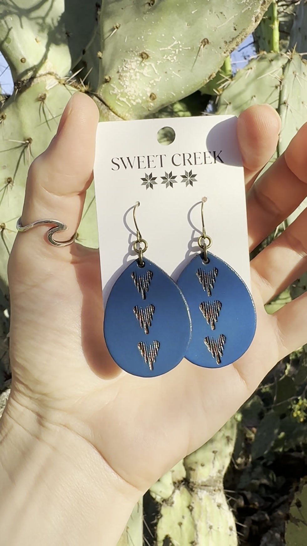 Thumbnail: Mini Mountain Leather Earrings I Bright Blue