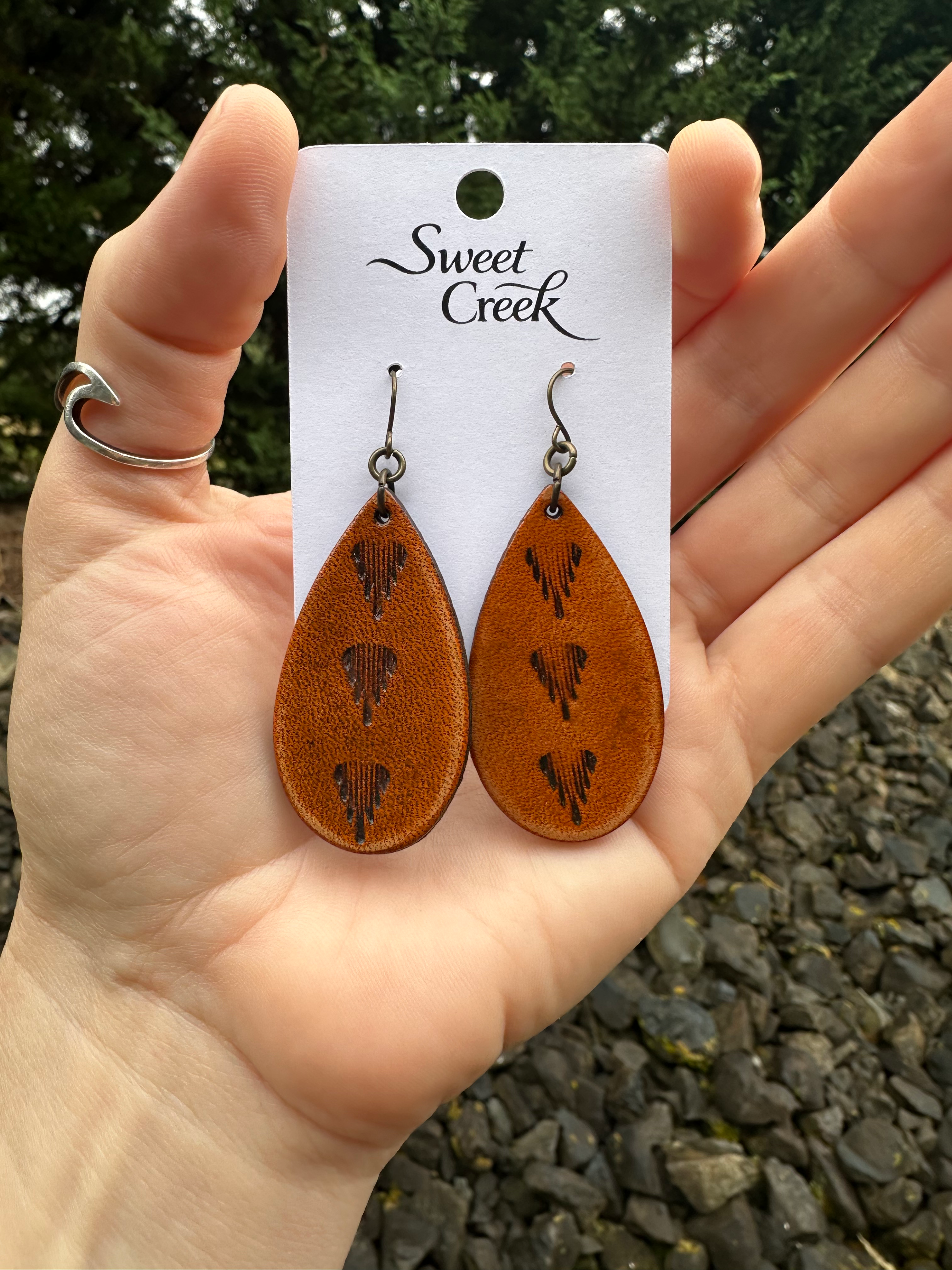 Mini Mountain Leather Earrings I Tan