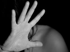 Mais violência doméstica. Até quando? Homem atirou óleo a ferver para cima da companheira | Leiria